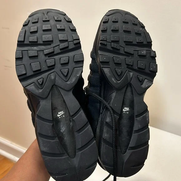 2018 Air Max 95 GS 'Triple Black' - Picture 6 of 10
